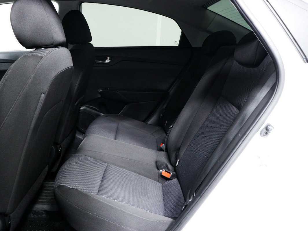 Hyundai Solaris с пробегом — 2021 год. Фото: #11