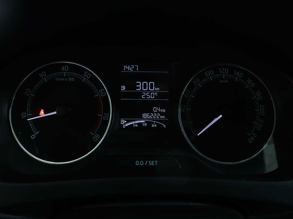 Skoda Rapid с пробегом — 2017 год. Фото: #12