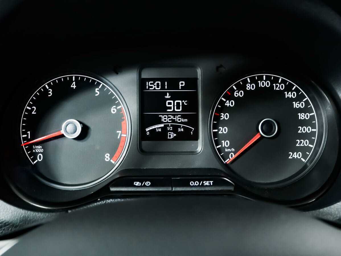 Volkswagen Polo с пробегом — 2015 год. Фото: #9