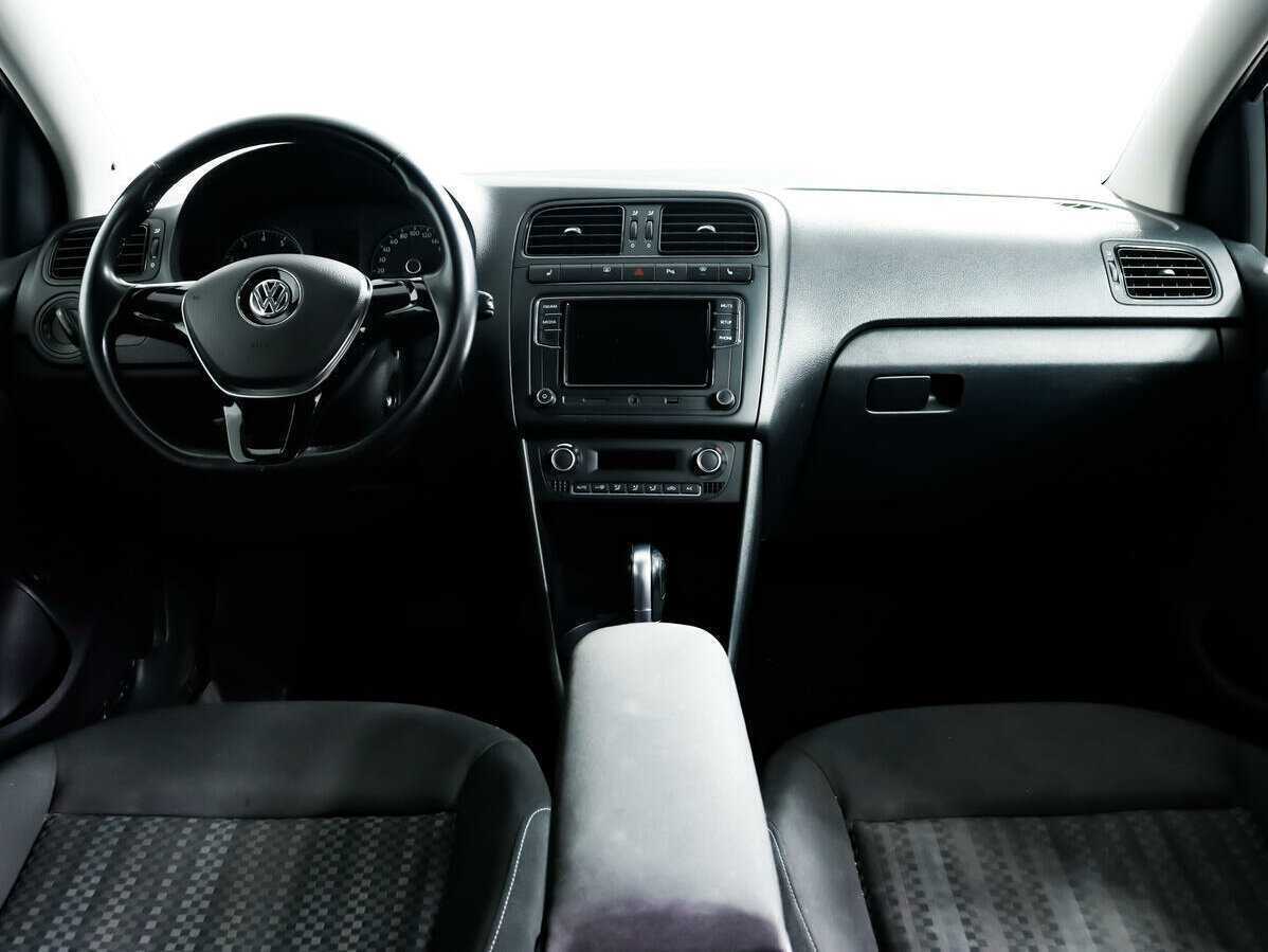 Volkswagen Polo с пробегом — 2015 год. Фото: #10