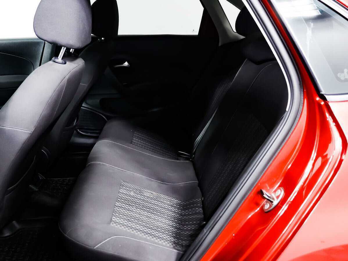 Volkswagen Polo с пробегом — 2015 год. Фото: #11