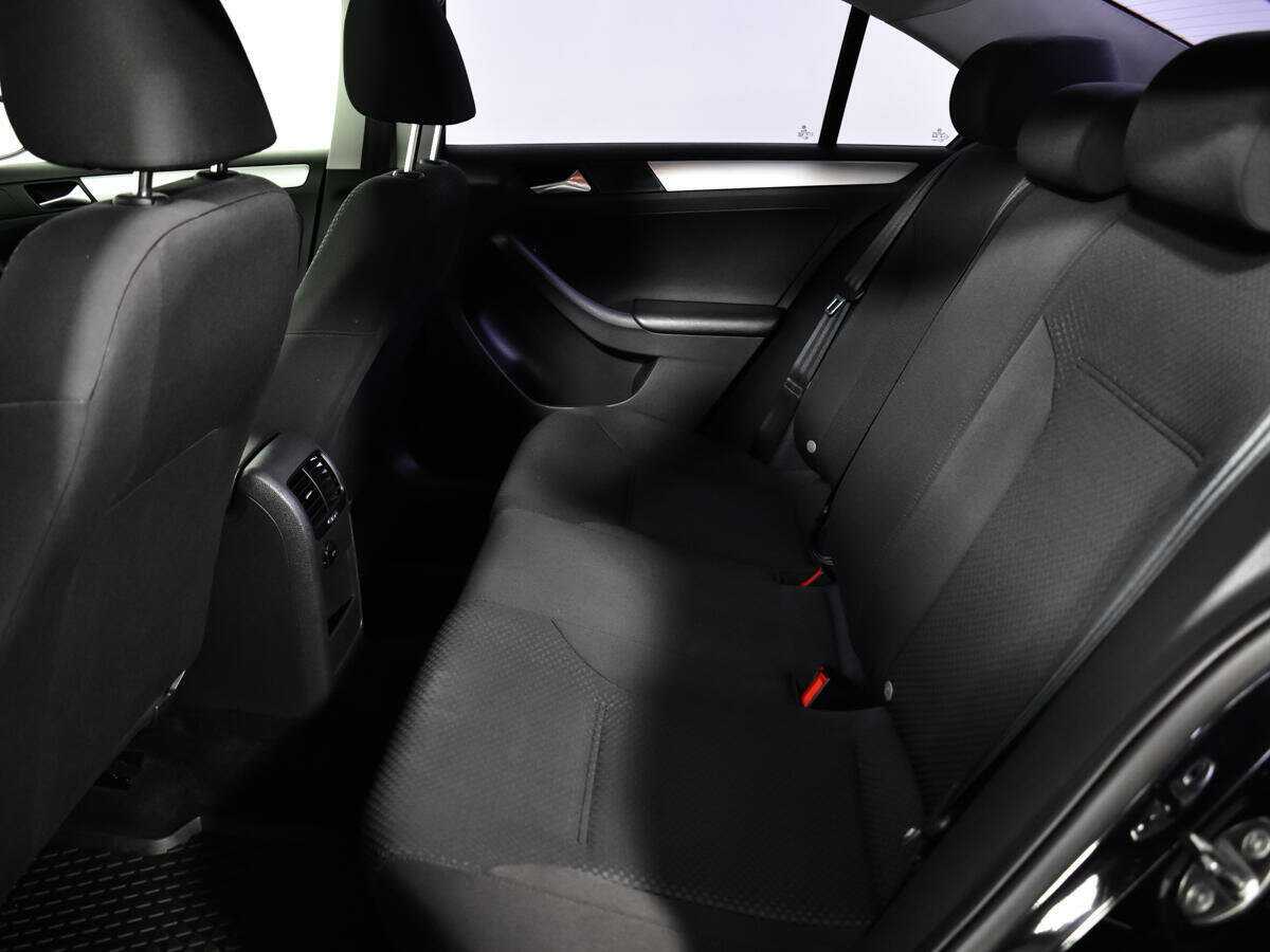 Volkswagen Jetta с пробегом — 2013 год. Фото: #9