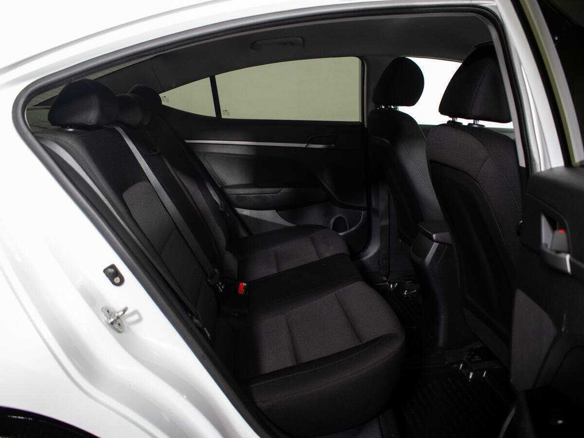 Hyundai Elantra с пробегом — 2019 год. Фото: #9
