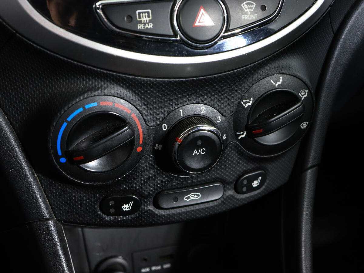 Hyundai Solaris с пробегом — 2014 год. Фото: #16