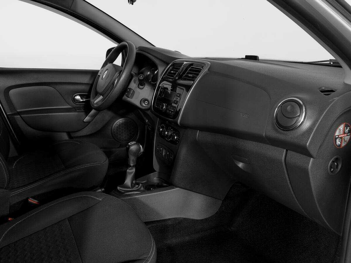 Renault Logan с пробегом — 2017 год. Фото: #8