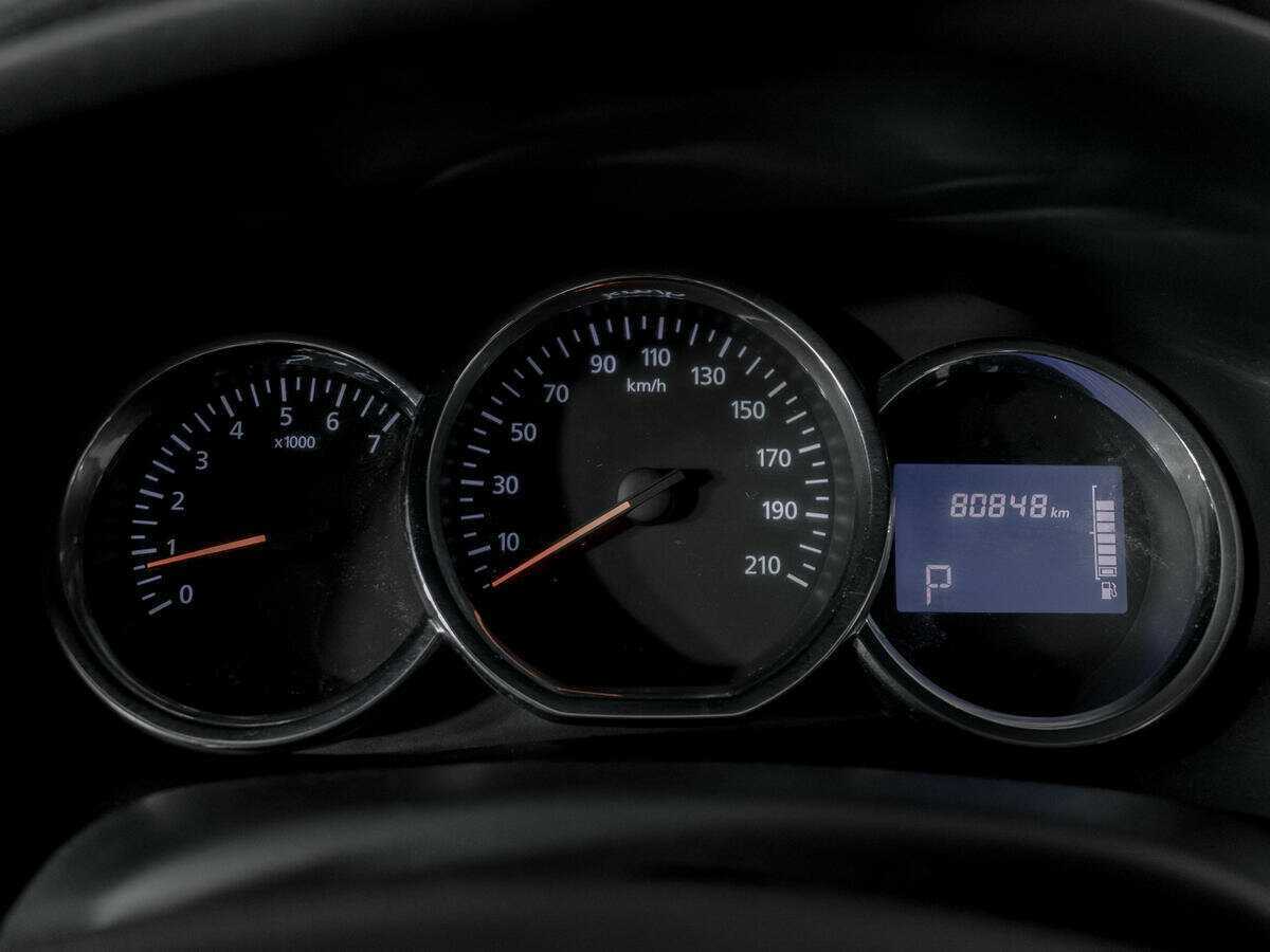 Renault Logan с пробегом — 2017 год. Фото: #10