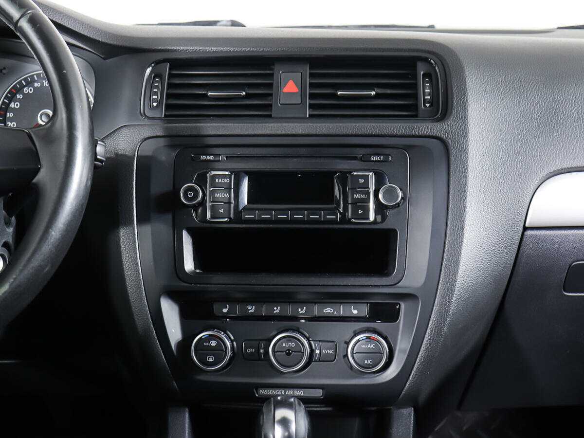 Volkswagen Jetta с пробегом — 2012 год. Фото: #9