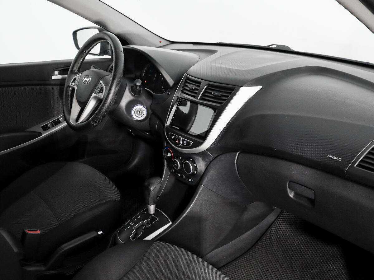 Hyundai Solaris с пробегом — 2013 год. Фото: #10