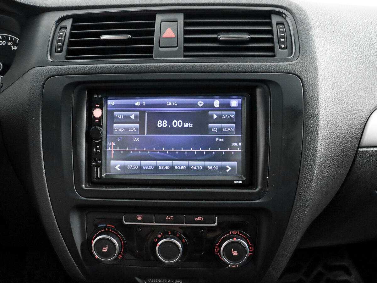 Volkswagen Jetta с пробегом — 2012 год. Фото: #12