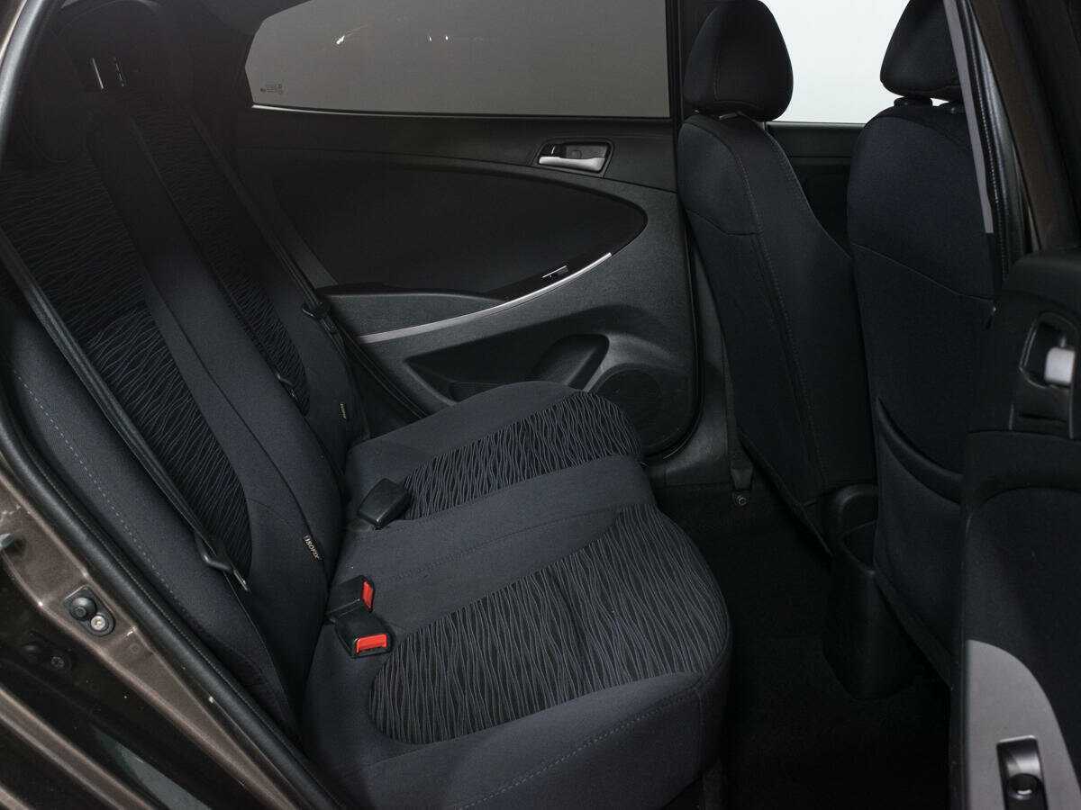 Hyundai Solaris с пробегом — 2014 год. Фото: #11