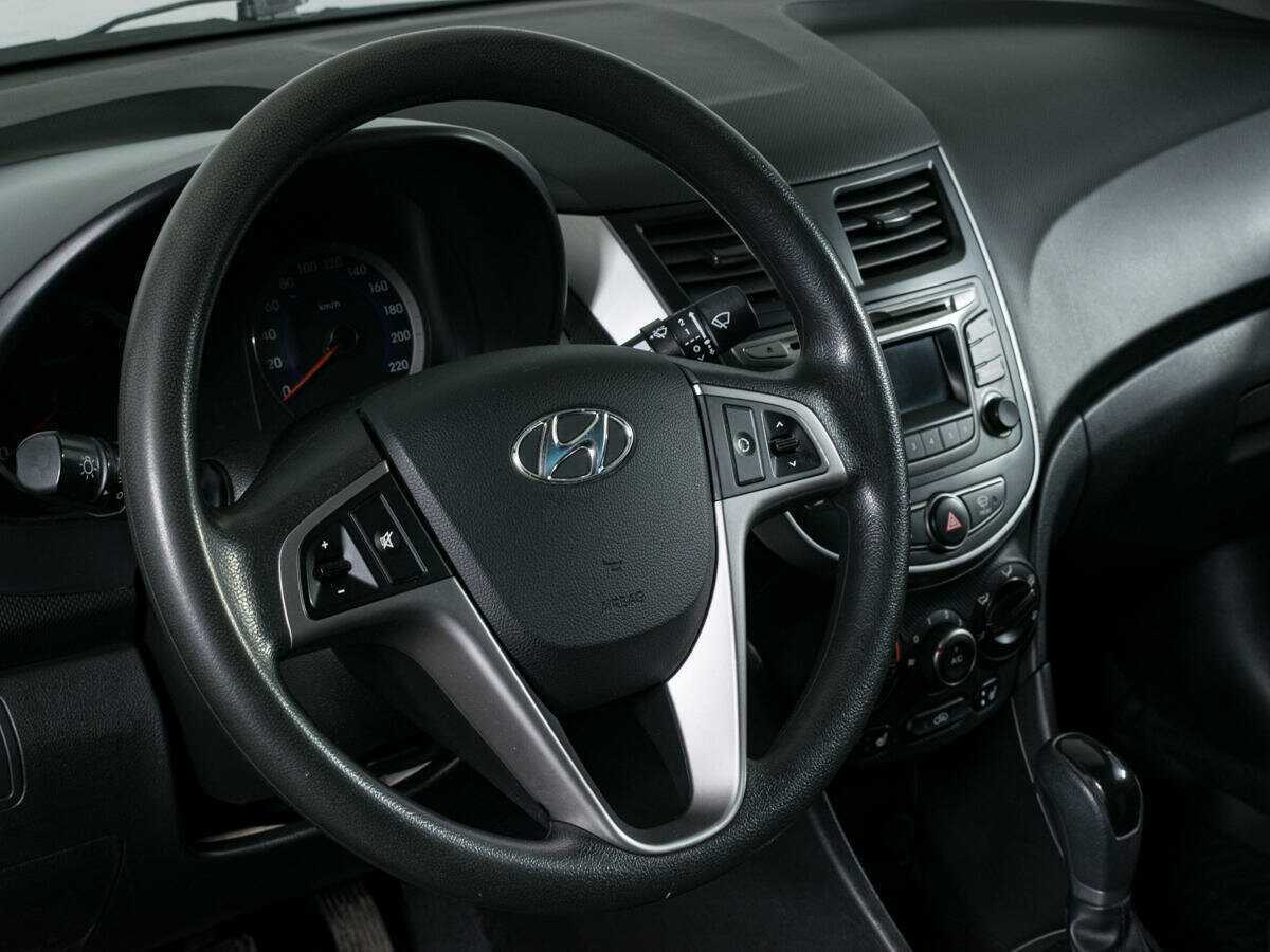 Hyundai Solaris с пробегом — 2014 год. Фото: #13