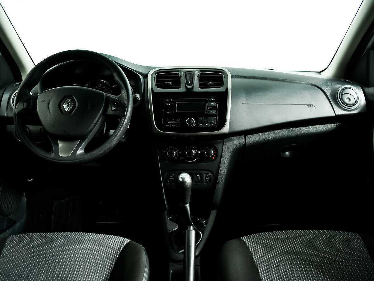 Renault Logan с пробегом — 2014 год. Фото: #10