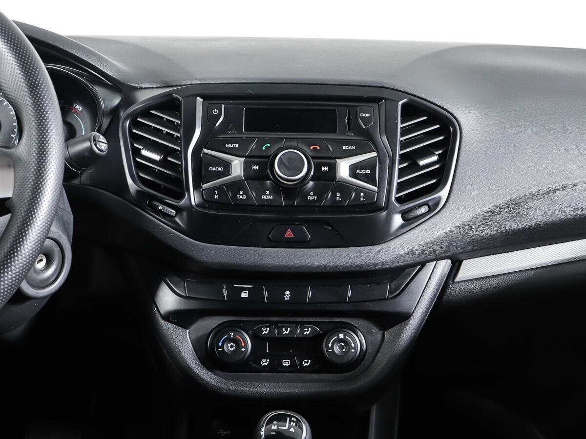 Lada (ВАЗ) Vesta с пробегом — 2016 год. Фото: #11