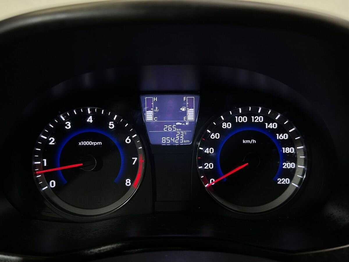 Hyundai Solaris с пробегом — 2015 год. Фото: #11