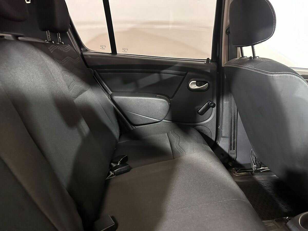 Renault Sandero с пробегом — 2012 год. Фото: #10