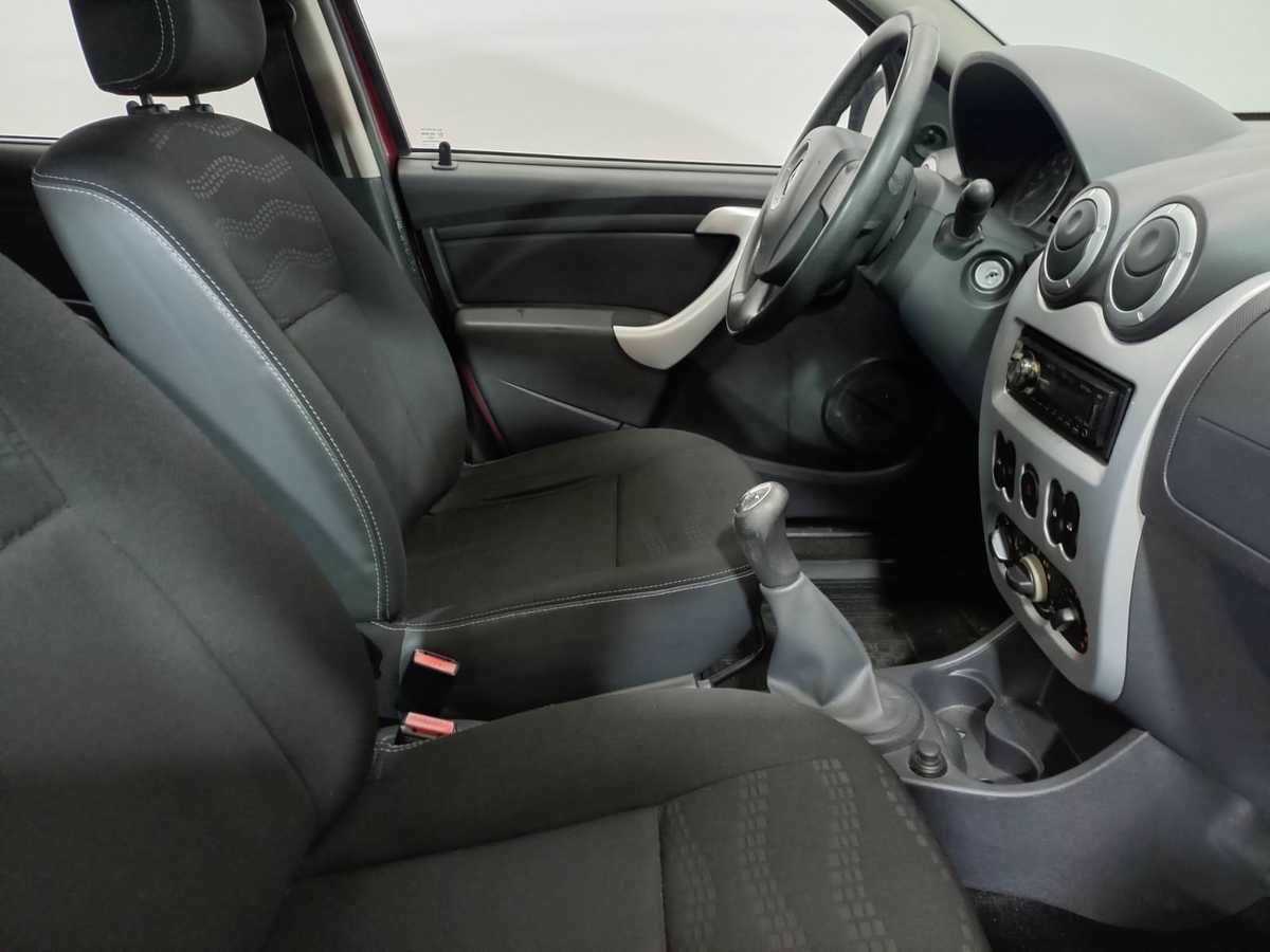 Renault Sandero с пробегом — 2012 год. Фото: #9