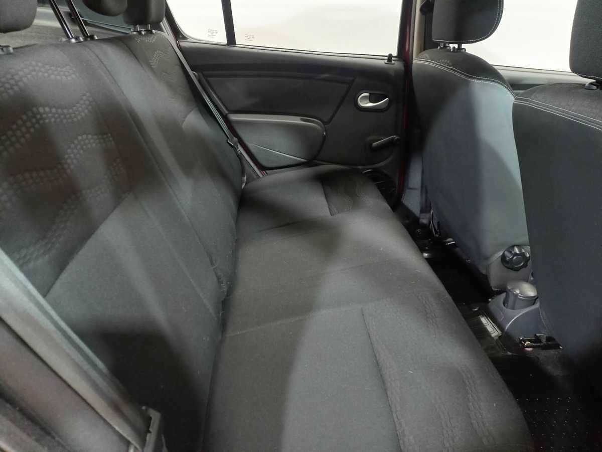 Renault Sandero с пробегом — 2012 год. Фото: #10