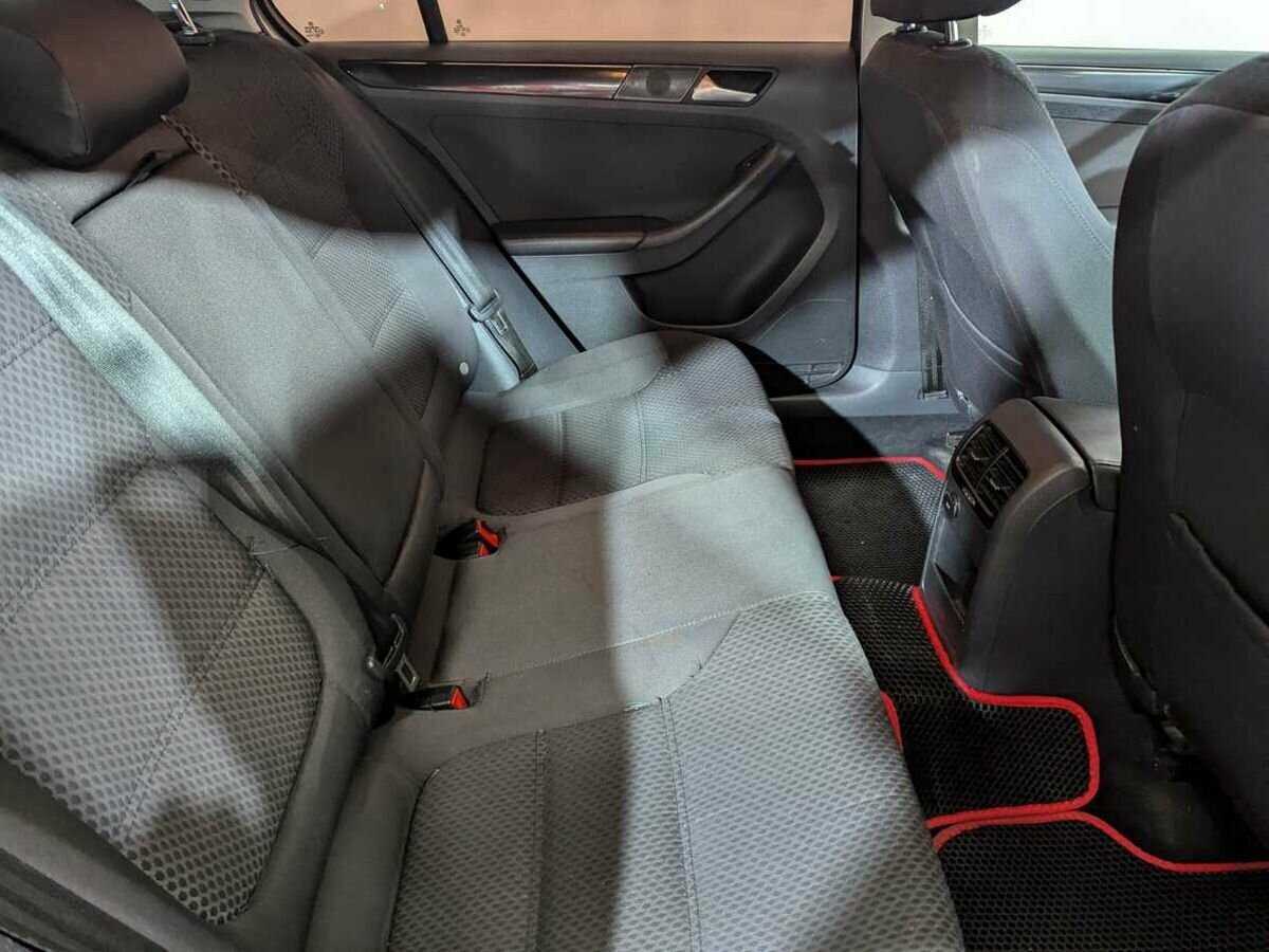 Volkswagen Jetta с пробегом — 2012 год. Фото: #8