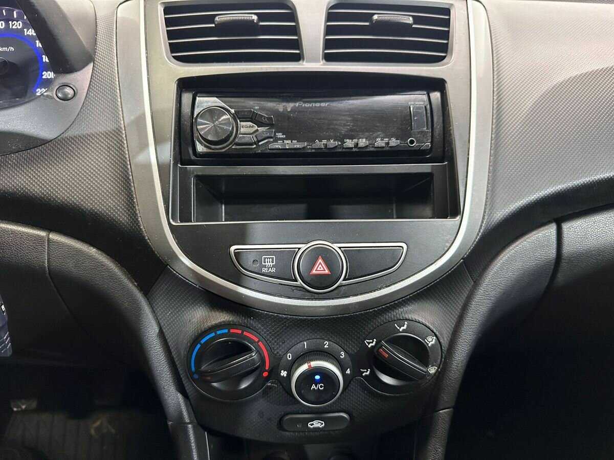 Hyundai Solaris с пробегом — 2014 год. Фото: #12