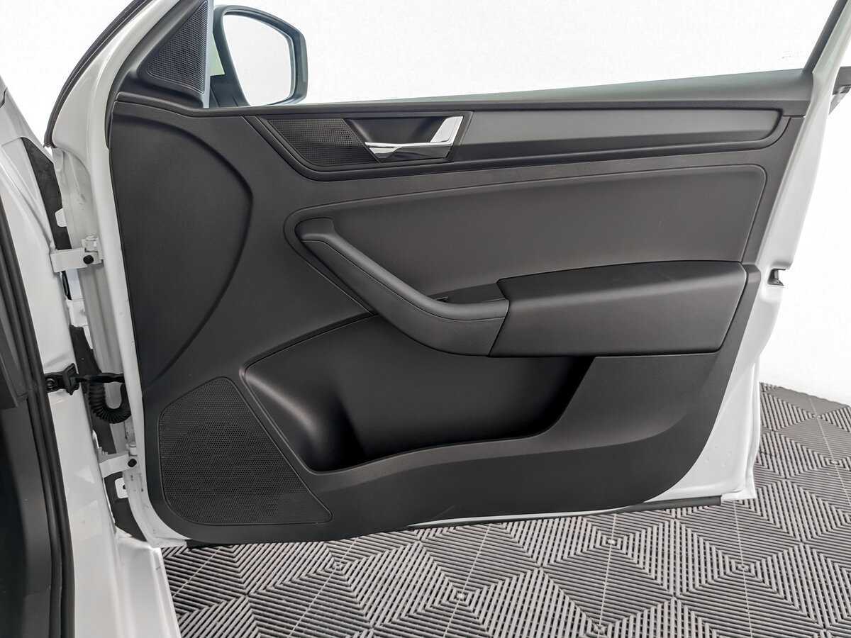 Skoda Rapid с пробегом — 2021 год. Фото: #19