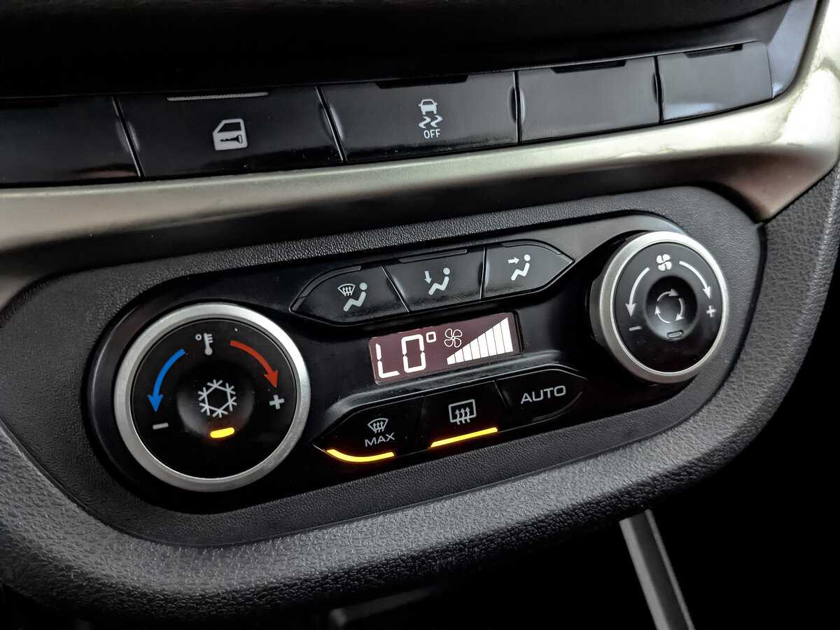 Lada (ВАЗ) Vesta с пробегом — 2019 год. Фото: #21