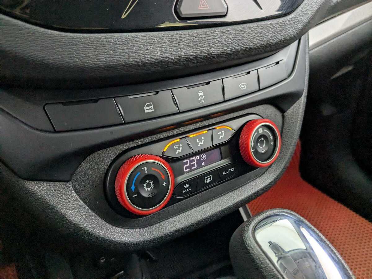 Lada (ВАЗ) Vesta с пробегом — 2020 год. Фото: #11