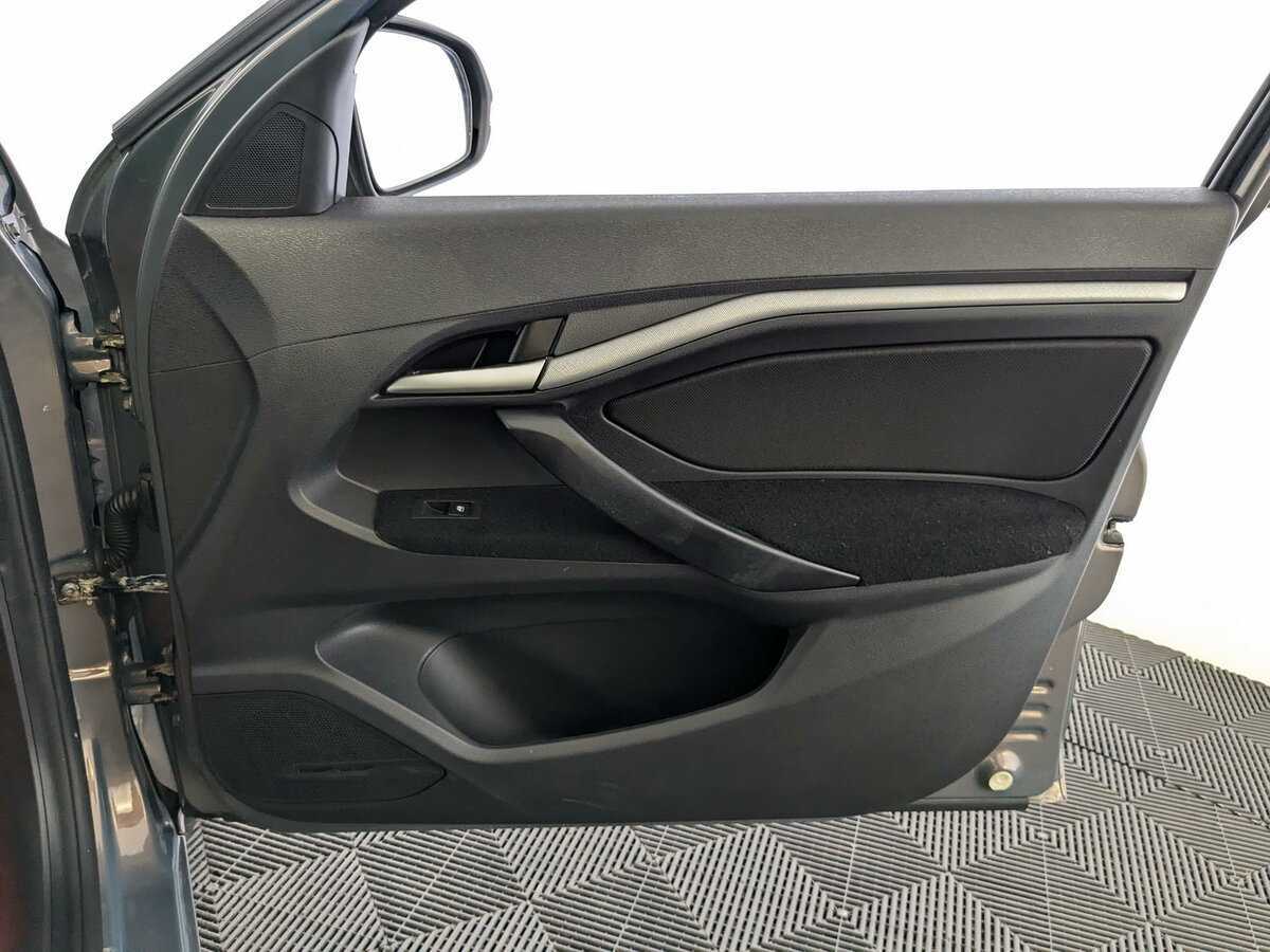 Lada (ВАЗ) Vesta с пробегом — 2020 год. Фото: #18