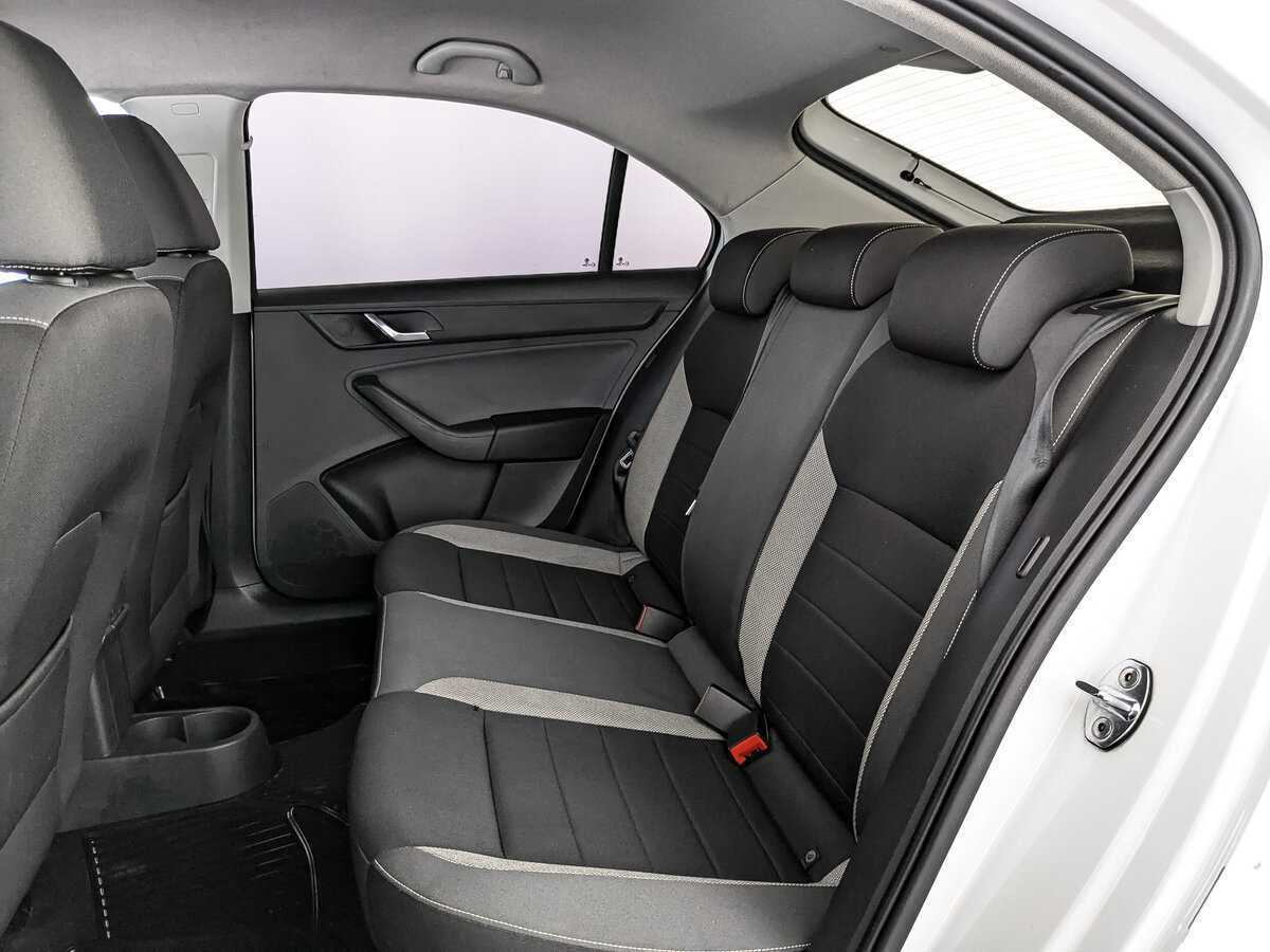 Skoda Rapid с пробегом — 2017 год. Фото: #13
