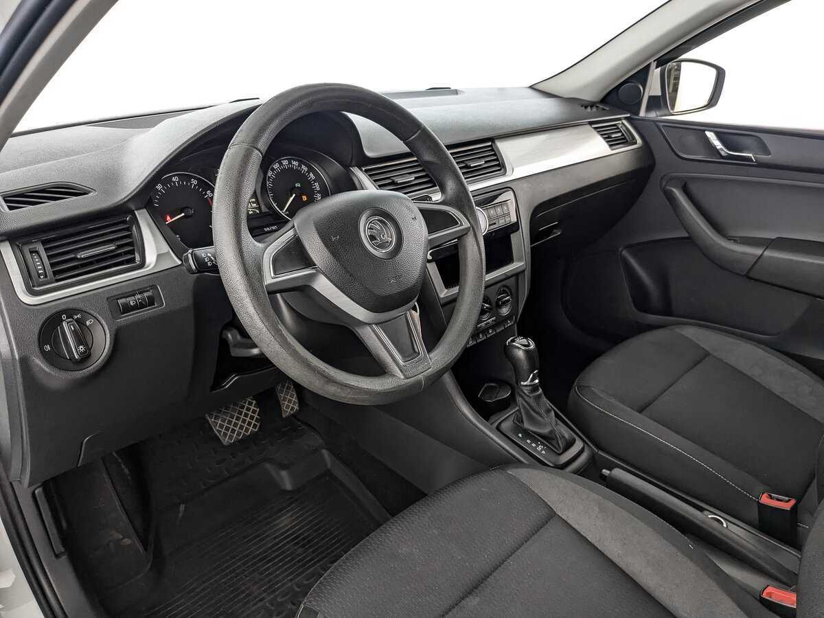 Skoda Rapid с пробегом — 2015 год. Фото: #10
