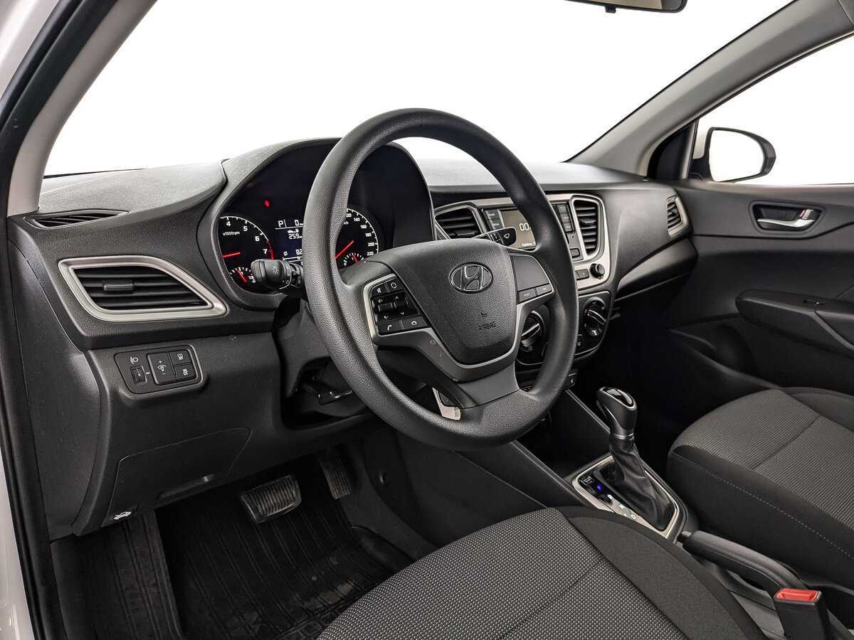 Hyundai Solaris с пробегом — 2022 год. Фото: #10