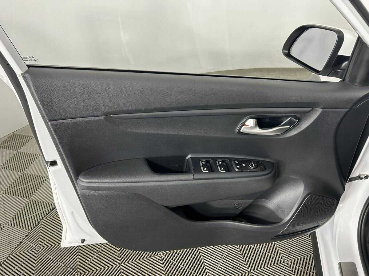 Kia Rio с пробегом — 2021 год. Фото: #7