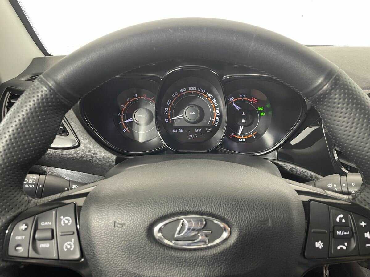 Lada (ВАЗ) Vesta с пробегом — 2018 год. Фото: #10