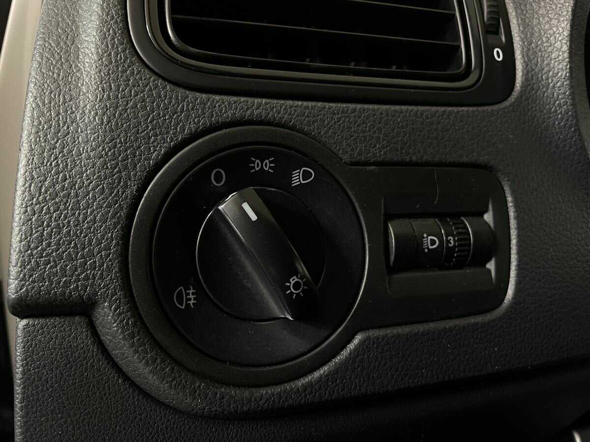 Volkswagen Polo с пробегом — 2017 год. Фото: #8