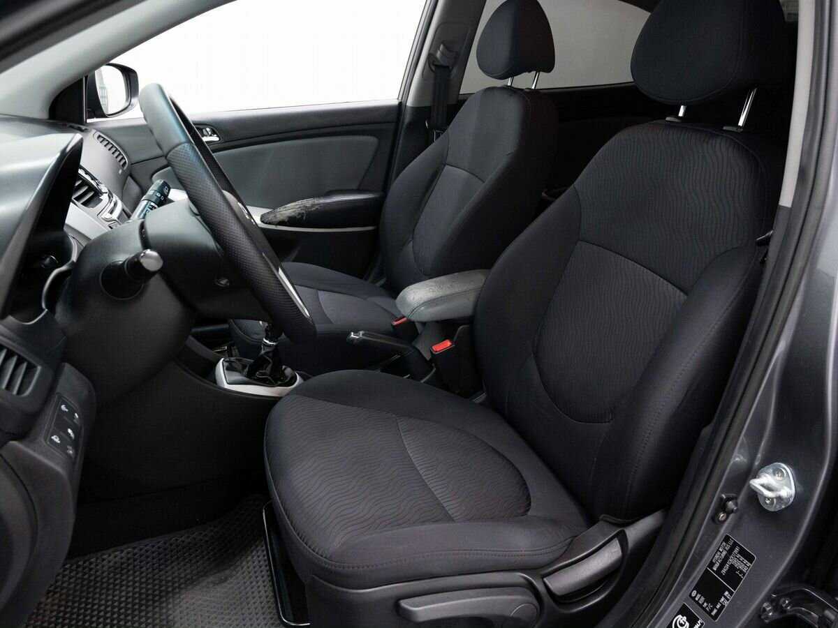 Hyundai Solaris с пробегом — 2012 год. Фото: #7