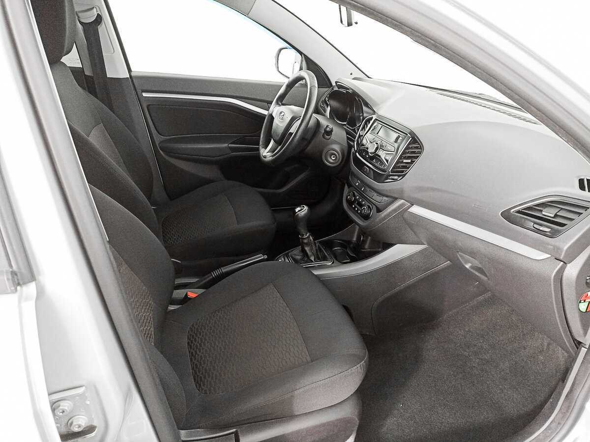 Lada (ВАЗ) Vesta с пробегом — 2015 год. Фото: #10