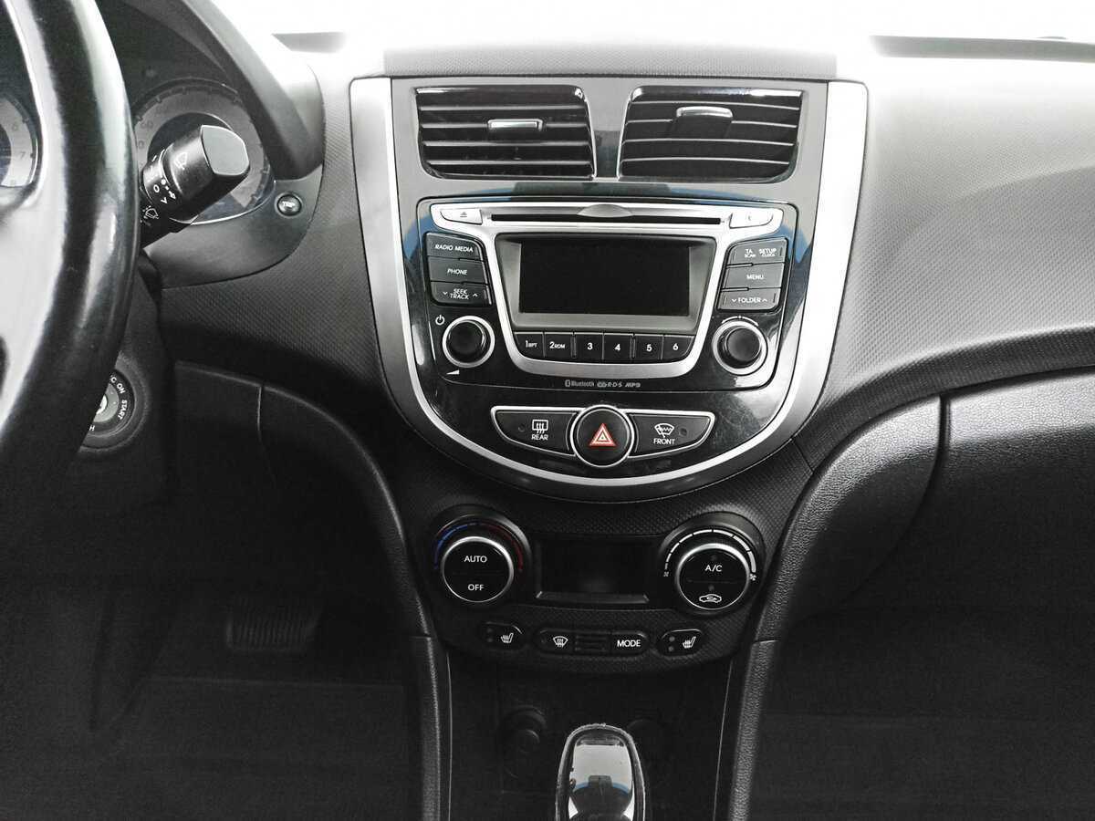 Hyundai Solaris с пробегом — 2015 год. Фото: #11