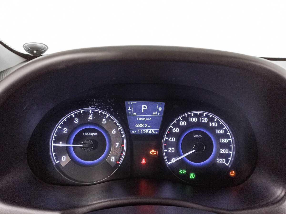 Hyundai Solaris с пробегом — 2012 год. Фото: #10