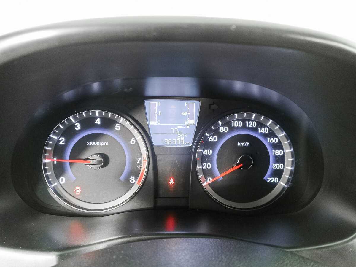 Hyundai Solaris с пробегом — 2015 год. Фото: #10