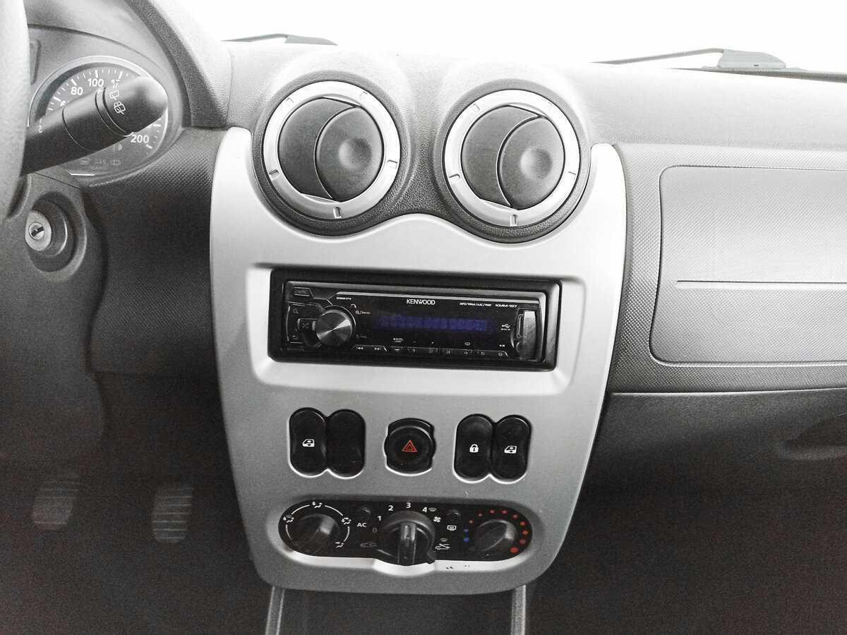 Renault Sandero с пробегом — 2014 год. Фото: #12