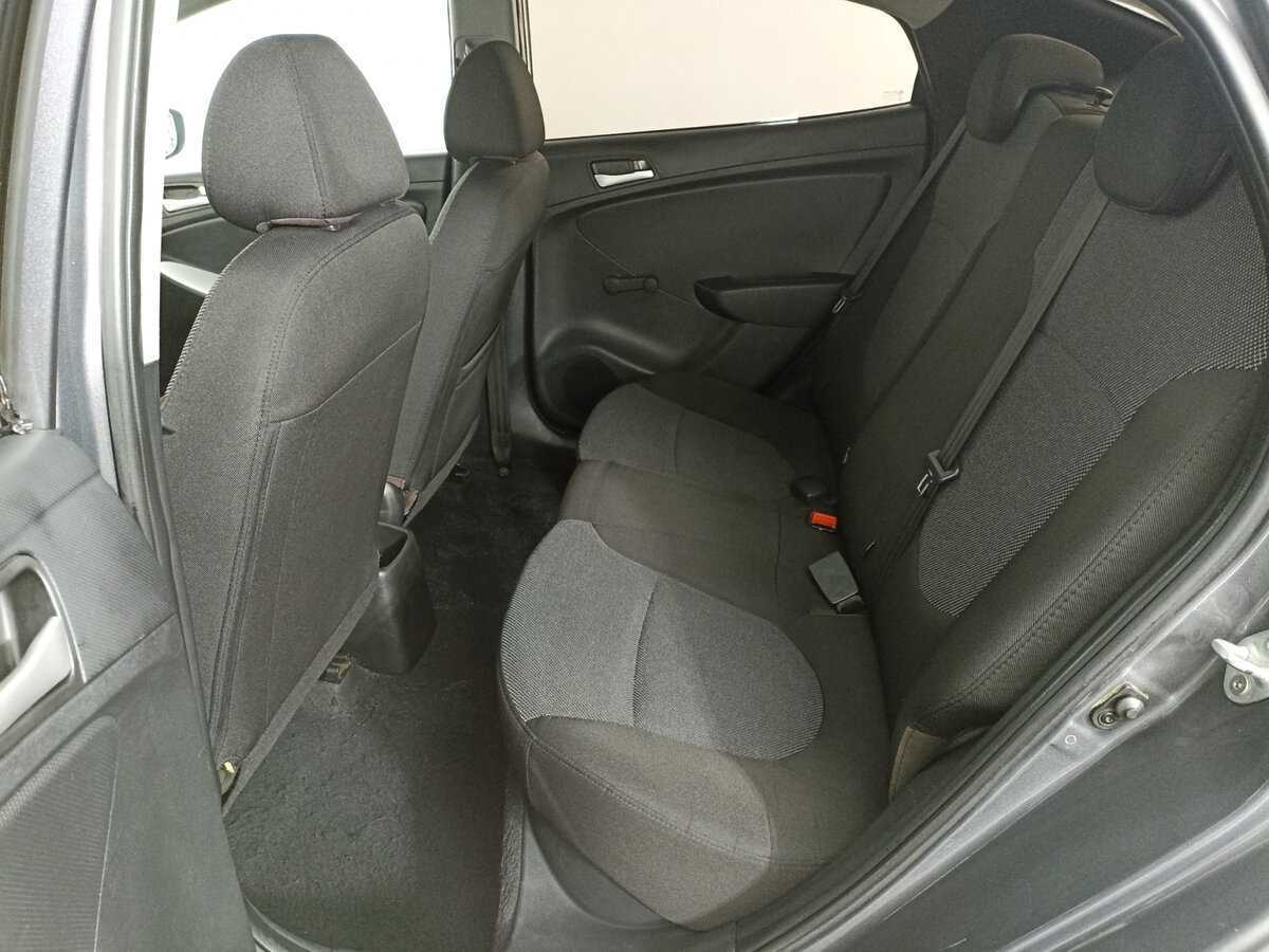 Hyundai Solaris с пробегом — 2013 год. Фото: #6