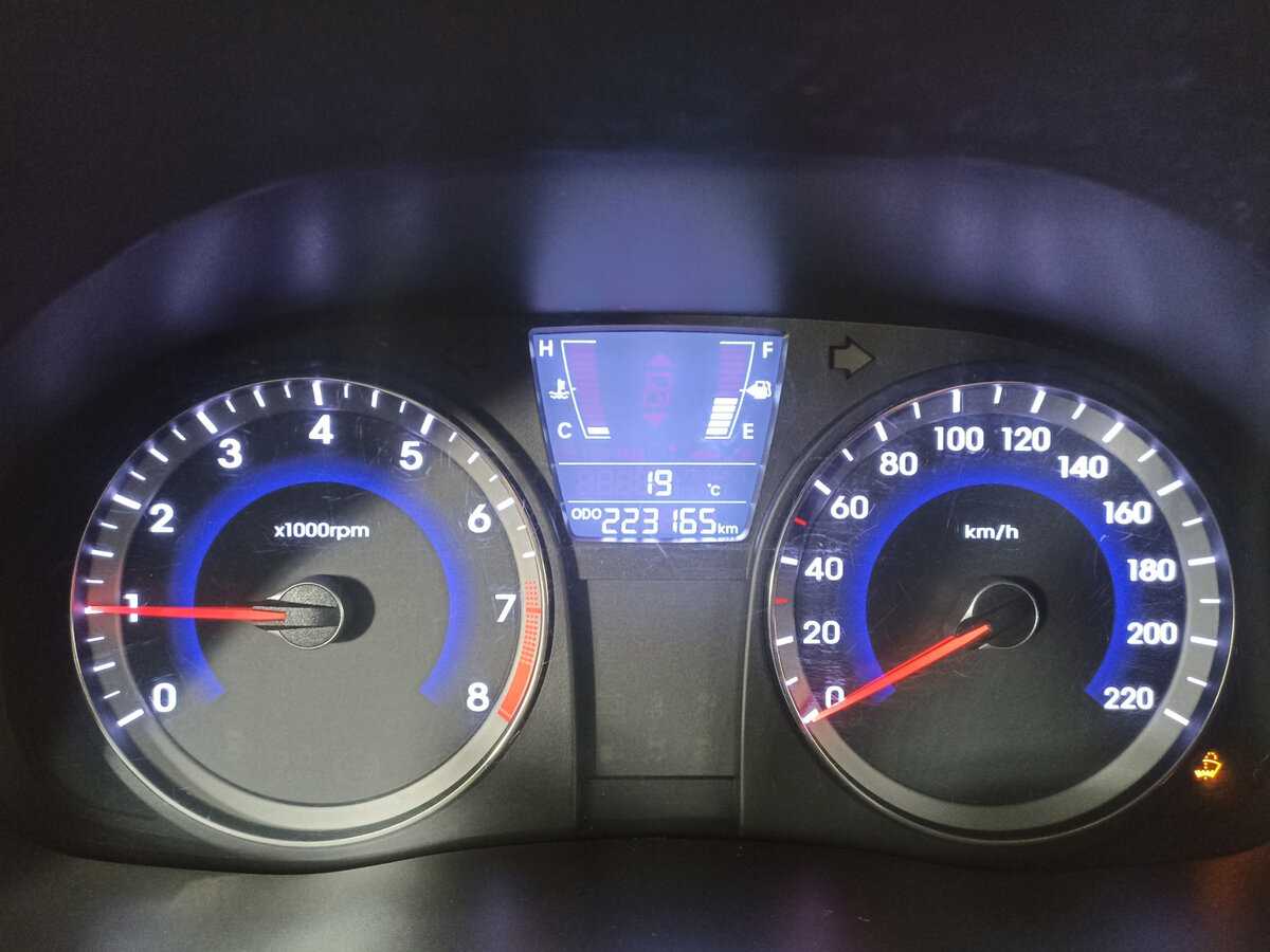 Hyundai Solaris с пробегом — 2013 год. Фото: #7