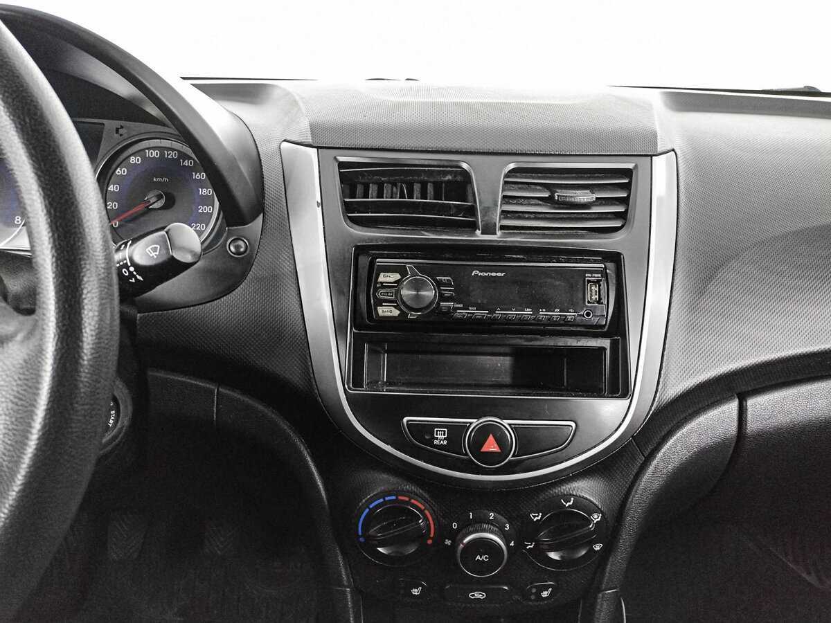 Hyundai Solaris с пробегом — 2015 год. Фото: #12