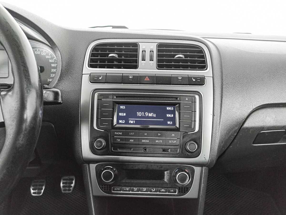 Volkswagen Polo с пробегом — 2017 год. Фото: #12