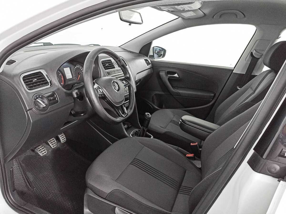 Volkswagen Polo с пробегом — 2017 год. Фото: #13