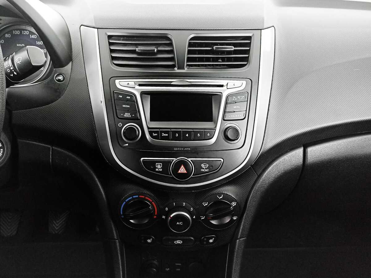 Hyundai Solaris с пробегом — 2015 год. Фото: #10