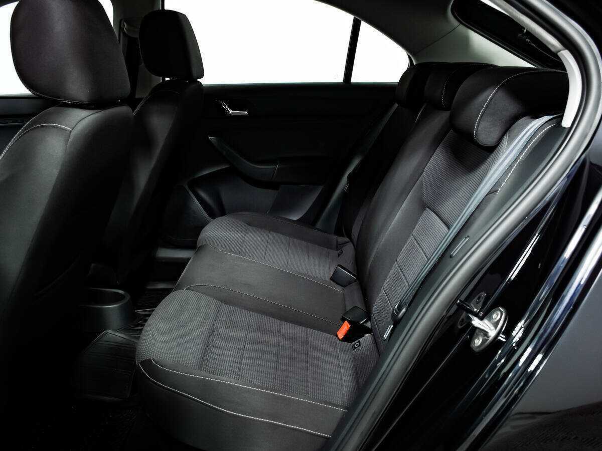 Skoda Rapid с пробегом — 2014 год. Фото: #11