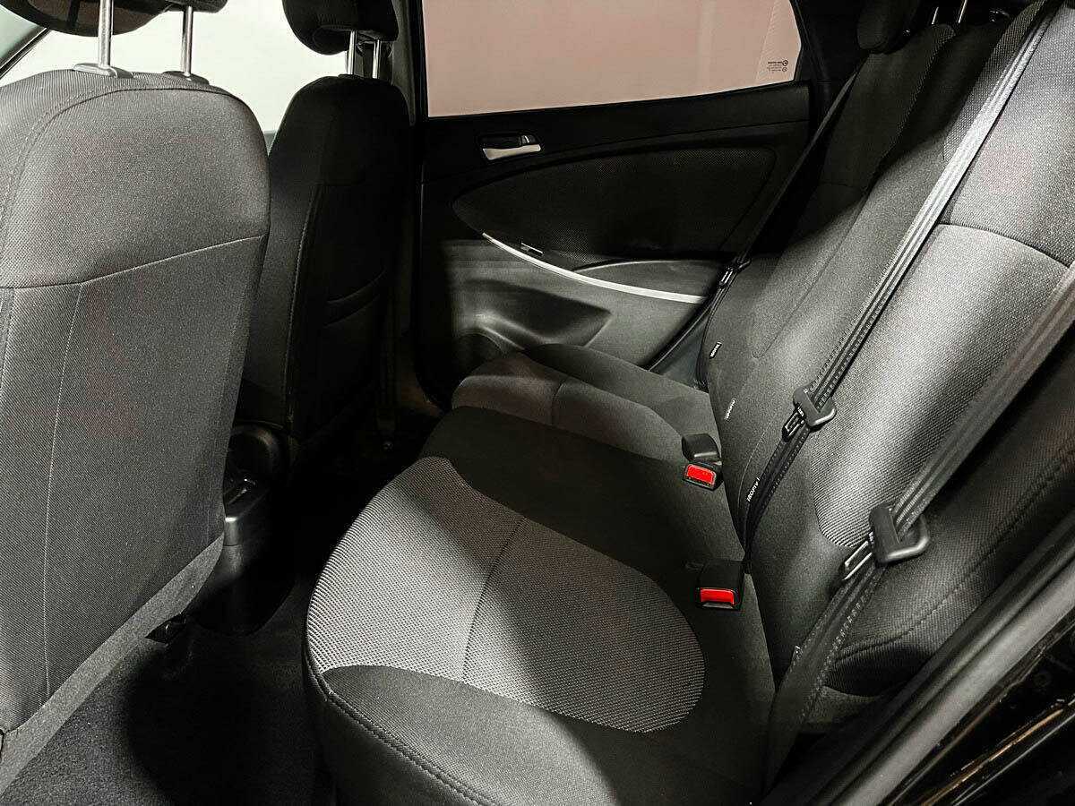 Hyundai Solaris с пробегом — 2012 год. Фото: #9