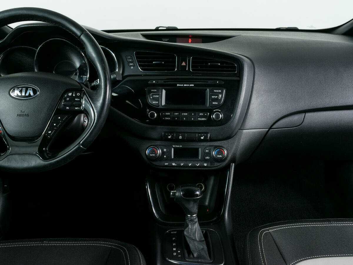 Kia Ceed с пробегом — 2013 год. Фото: #10