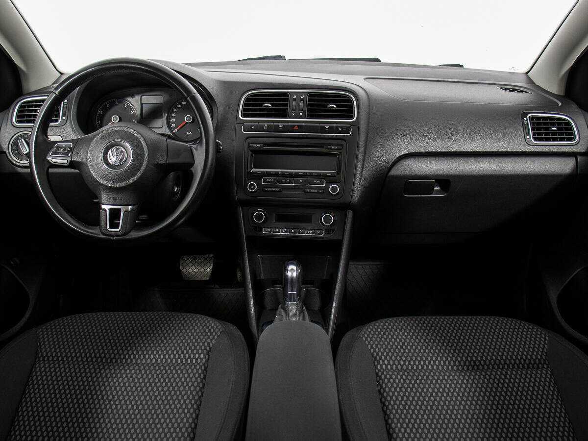 Volkswagen Polo с пробегом — 2012 год. Фото: #12
