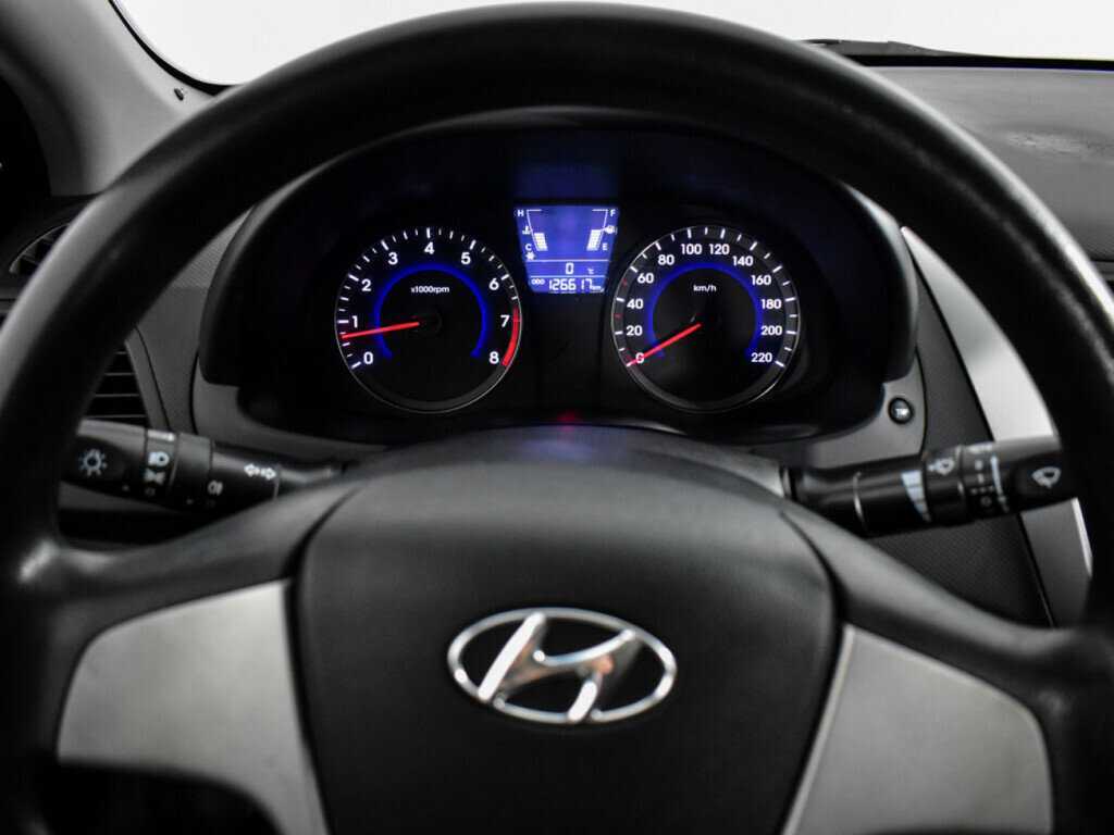 Hyundai Solaris с пробегом — 2013 год. Фото: #13